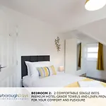 Candler - 3 Bedroom Townhouse With Parking - Patio Area & Seating *