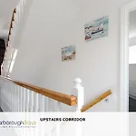 Candler - 3 Bedroom Townhouse With Parking - Patio Area & Seating Сasa de vacaciones Scarborough