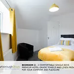 Candler - 3 Bedroom Townhouse With Parking - Patio Area & Seating Scarborough
