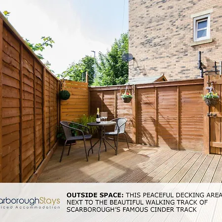 Candler - 3 Bedroom Townhouse With Parking - Patio Area & Seating * סקארבורו