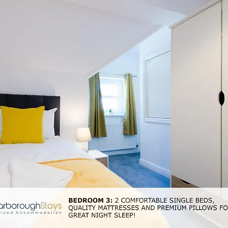 Candler - 3 Bedroom Townhouse With Parking - Patio Area & Seating בית נופש סקארבורו