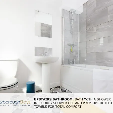 Candler - 3 Bedroom Townhouse With Parking - Patio Area & Seating בית נופש