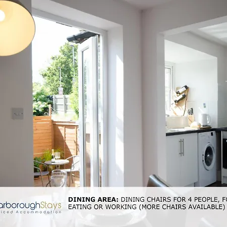 Candler - 3 Bedroom Townhouse With Parking - Patio Area & Seating בית נופש סקארבורו