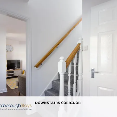 Candler - 3 Bedroom Townhouse With Parking - Patio Area & Seating בית נופש סקארבורו