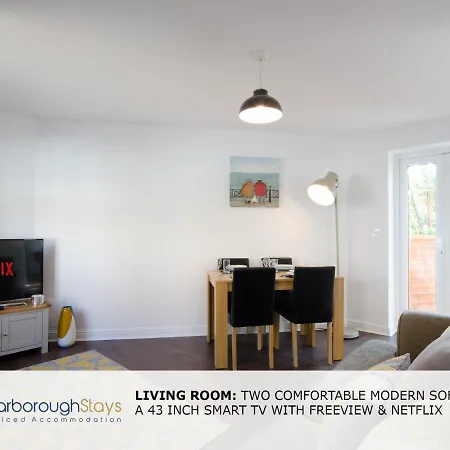 Candler - 3 Bedroom Townhouse With Parking - Patio Area & Seating בית נופש