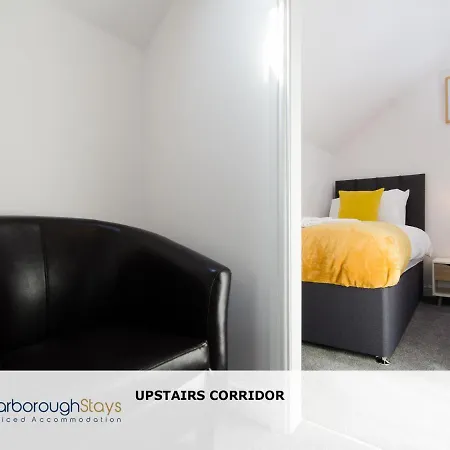 Candler - 3 Bedroom Townhouse With Parking - Patio Area & Seating *