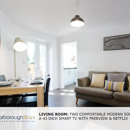 Vakantiehuis Candler - 3 Bedroom Townhouse With Parking - Patio Area & Seating Scarborough