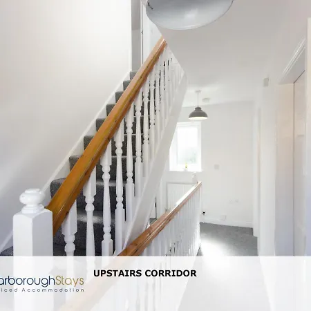 Candler - 3 Bedroom Townhouse With Parking - Patio Area & Seating Vakantiehuis