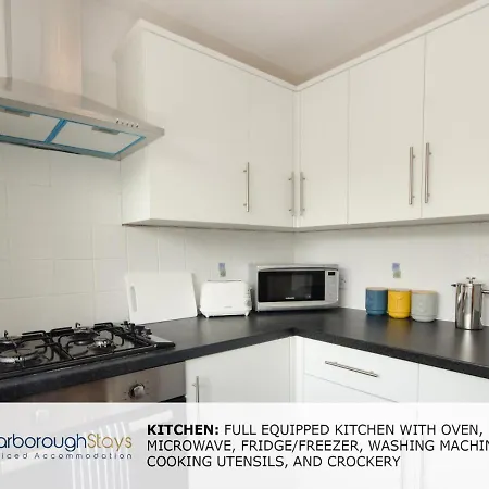 Candler - 3 Bedroom Townhouse With Parking - Patio Area & Seating