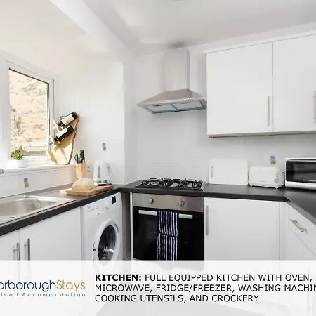 Vakantiehuis Candler - 3 Bedroom Townhouse With Parking - Patio Area & Seating