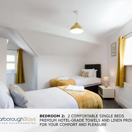 Candler - 3 Bedroom Townhouse With Parking - Patio Area & Seating * Scarborough