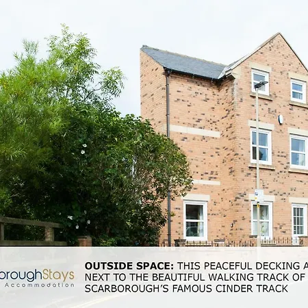 Vakantiehuis Candler - 3 Bedroom Townhouse With Parking - Patio Area & Seating *