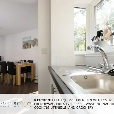 Vakantiehuis Candler - 3 Bedroom Townhouse With Parking - Patio Area & Seating