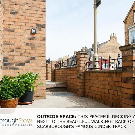 Candler - 3 Bedroom Townhouse With Parking - Patio Area & Seating Vakantiehuis *