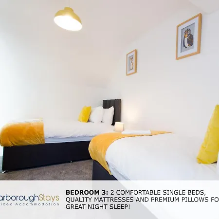 Candler - 3 Bedroom Townhouse With Parking - Patio Area & Seating * Скарборо