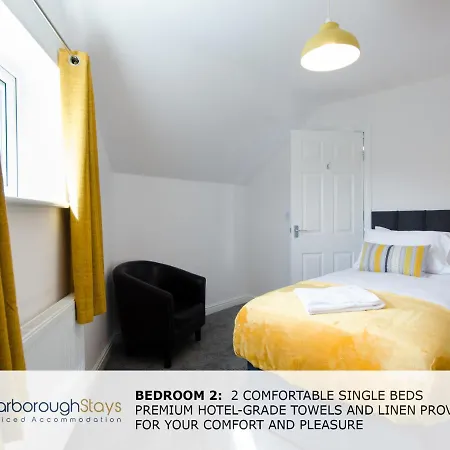 Candler - 3 Bedroom Townhouse With Parking - Patio Area & Seating Скарборо