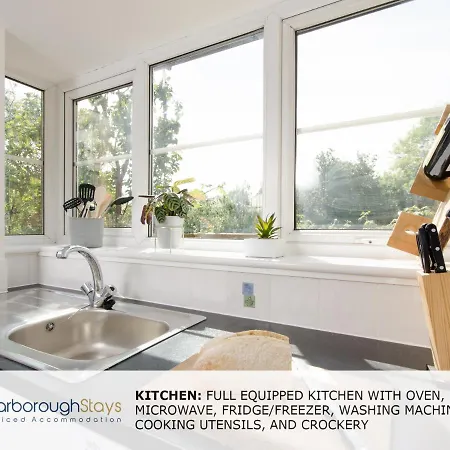 Дом отдыха Candler - 3 Bedroom Townhouse With Parking - Patio Area & Seating