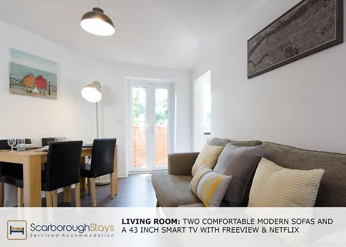 Candler - 3 Bedroom Townhouse With Parking - Patio Area & Seating * Scarborough