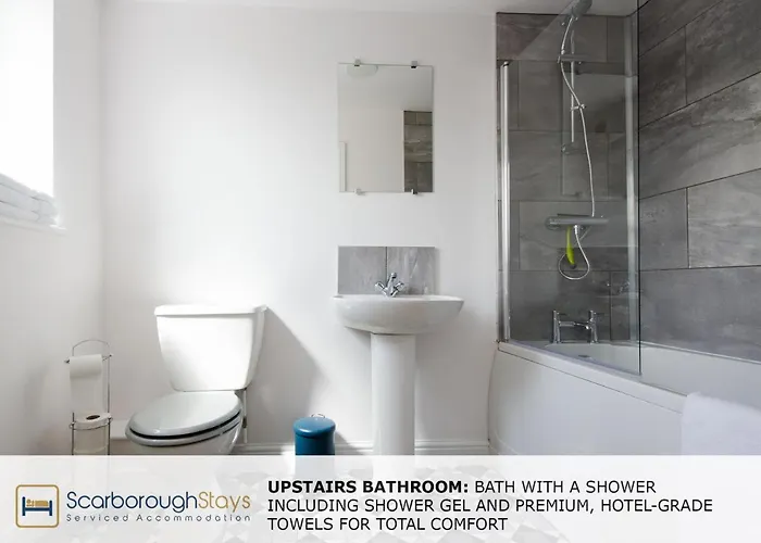 Candler - 3 Bedroom Townhouse With Parking - Patio Area & Seating * Scarborough