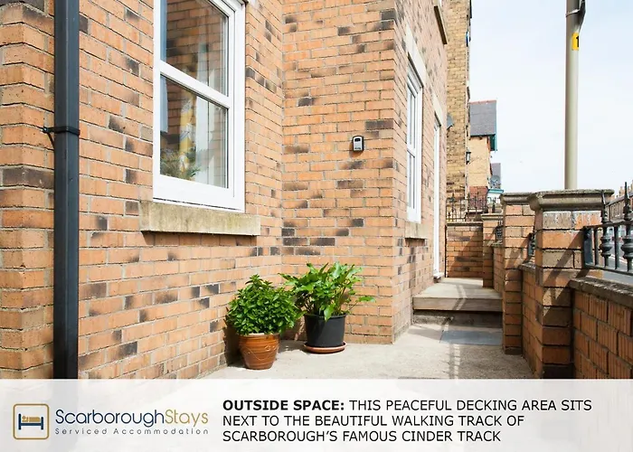 Semesterbostad Candler - 3 Bedroom Townhouse With Parking - Patio Area & Seating *