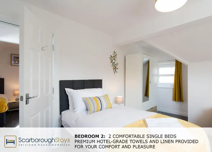 Candler - 3 Bedroom Townhouse With Parking - Patio Area & Seating *