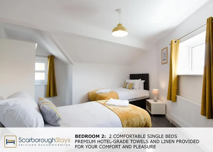 Candler - 3 Bedroom Townhouse With Parking - Patio Area & Seating * Scarborough