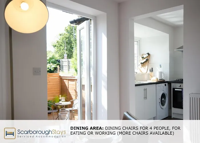 Candler - 3 Bedroom Townhouse With Parking - Patio Area & Seating Semesterbostad Scarborough